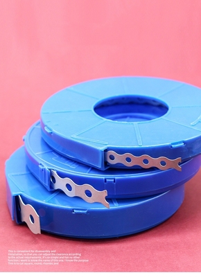 100% QC Geslaagd Hoog Duurzaamheid Geperforeerd Stalen Tape Plastic Gespoten Tape Metaal Wit en Langdurig Performance 12mm Breedte