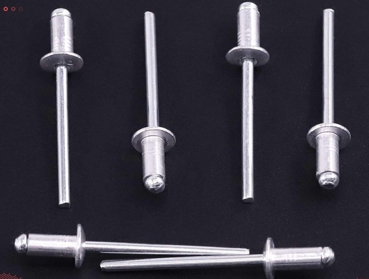 Flat Round Head Blind Rivet in helder roestvrij staal Afwerking voor duurzame bevestigingsvereisten met behulp van Pull Rivet