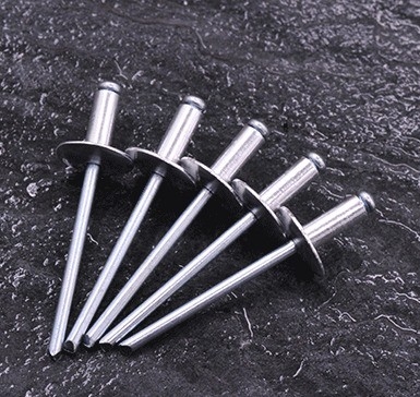 Zink Afwerking ANSI/ASME Standaard Sterke Bevestigingskracht Stalen Blind Pop Rivet voor Metaal m2.5 m3 m3.5 m4.2 m4.8 m5.5 m6.3